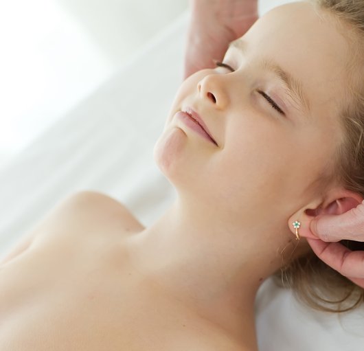 Nurturing Touch. Shantala massag. Face/head massage. Child massage. Massage for children.